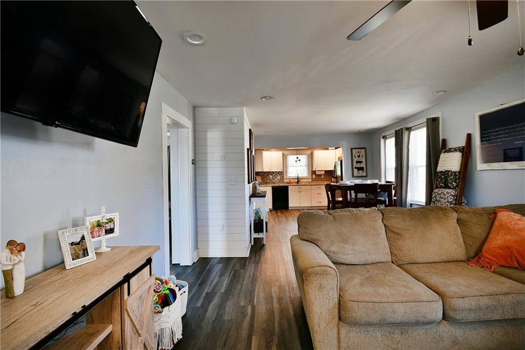 604 W 4th Avenue Property Photo 7