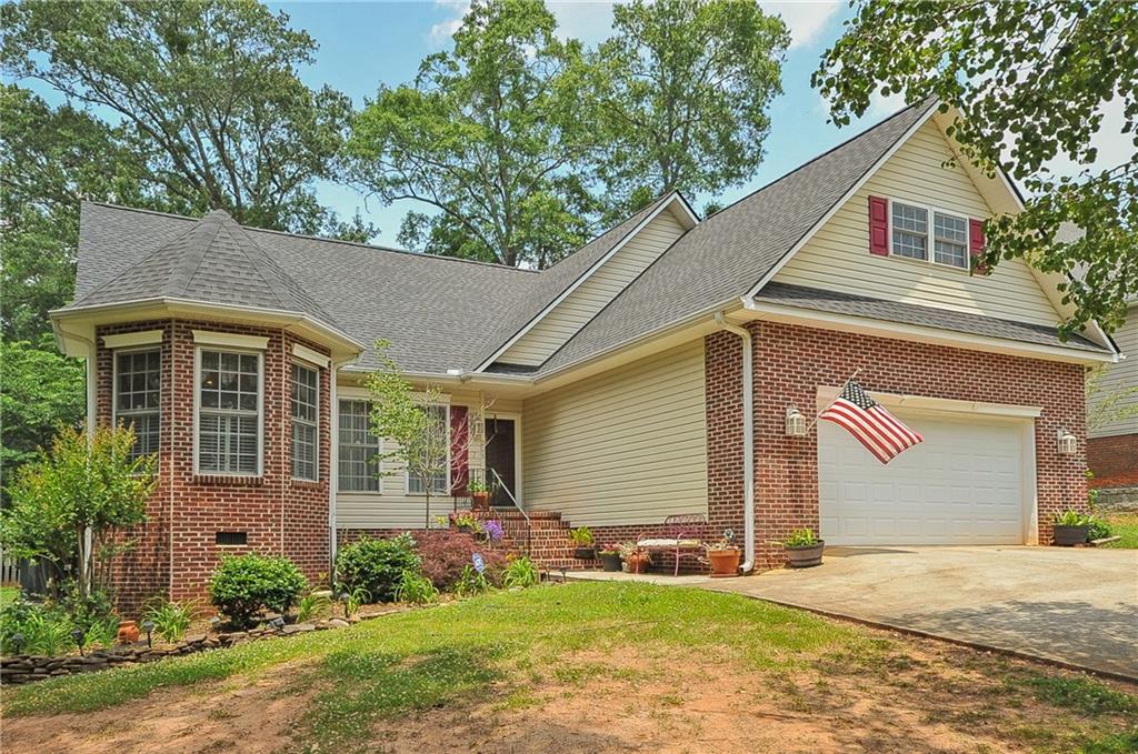 205 Lyttleton Way Property Photo 1