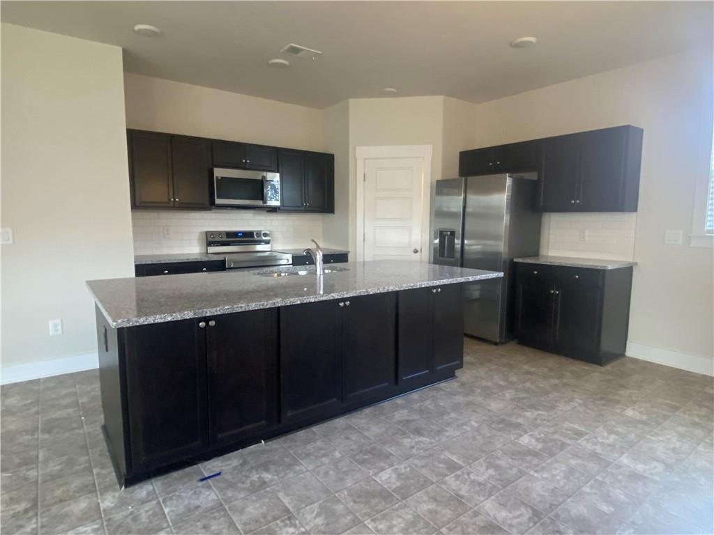 301 Red Oak Court Property Photo 3
