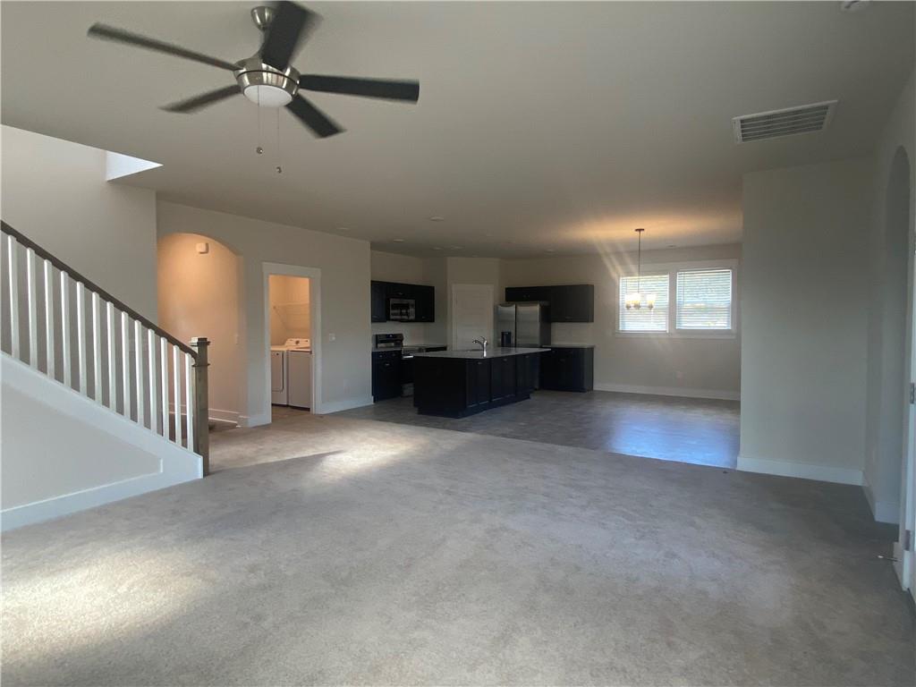 301 Red Oak Court Property Photo 4