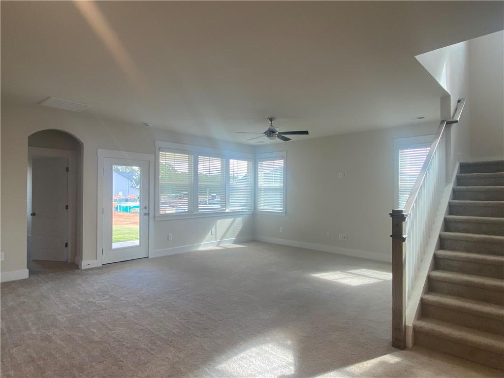 301 Red Oak Court Property Photo 6