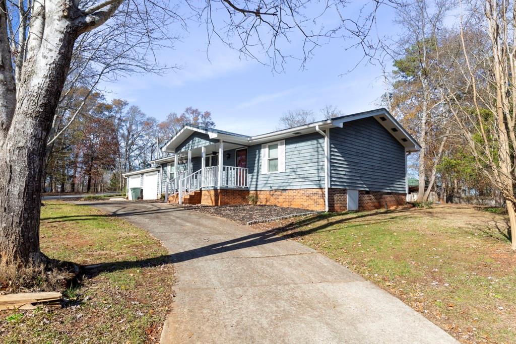 301 S Lawrence Avenue Property Photo 1
