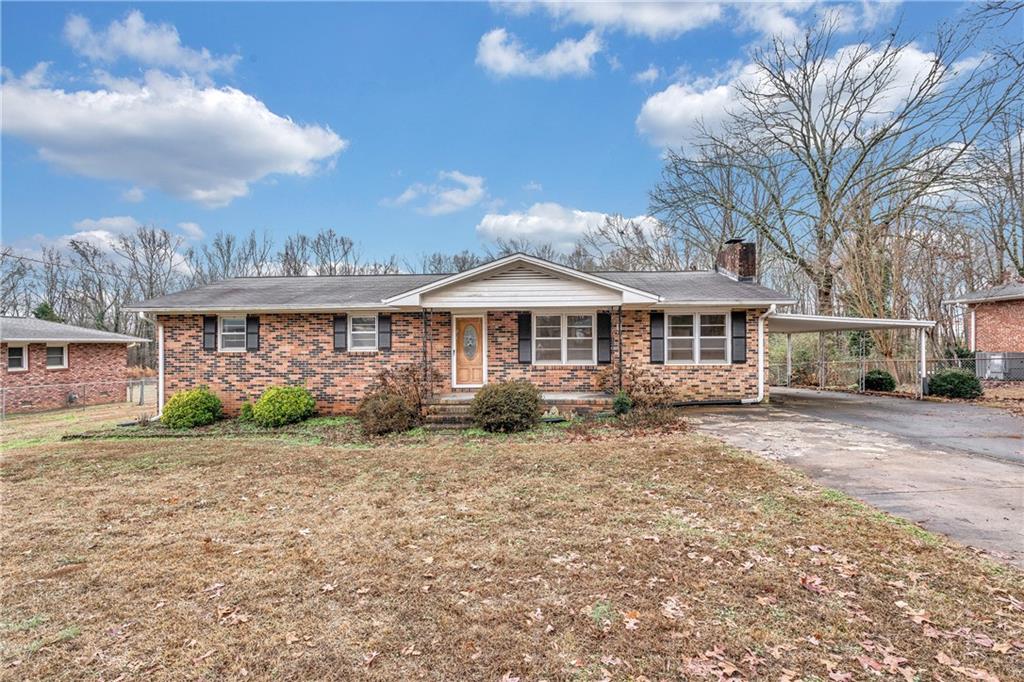 209 Englewood Circle Property Photo 1