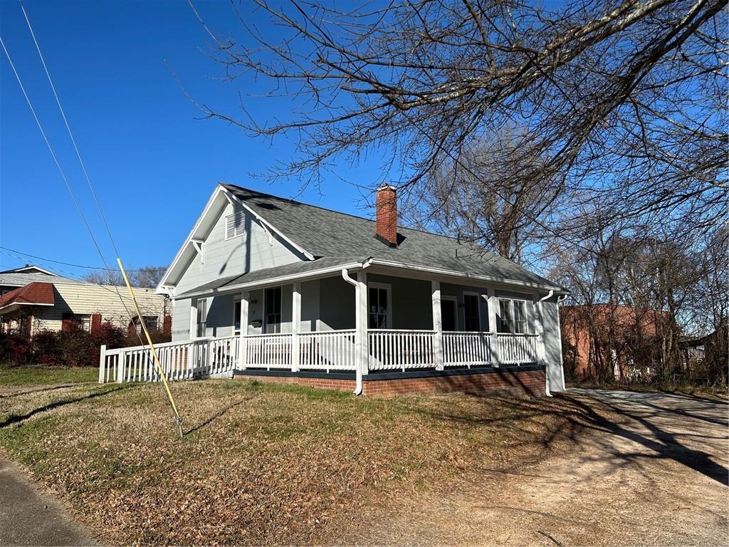 108 N Oak St Property Photo 1