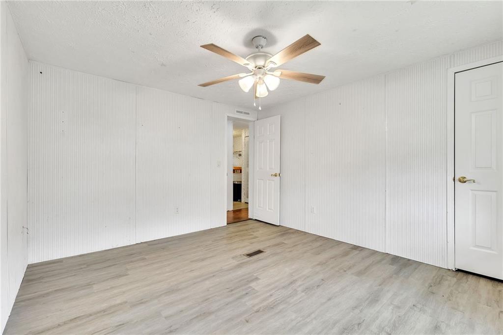 1215 E North Ave Property Photo 14