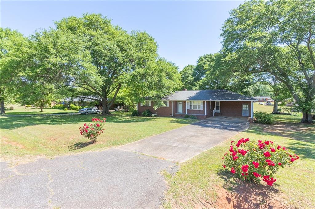 111 Meadowbrook Dr Property Photo 1