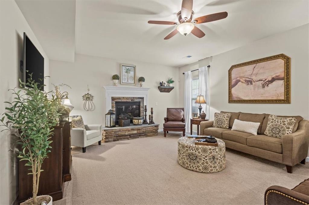 455 Shoreline Blvd Property Photo 8