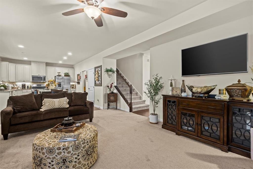 455 Shoreline Blvd Property Photo 9