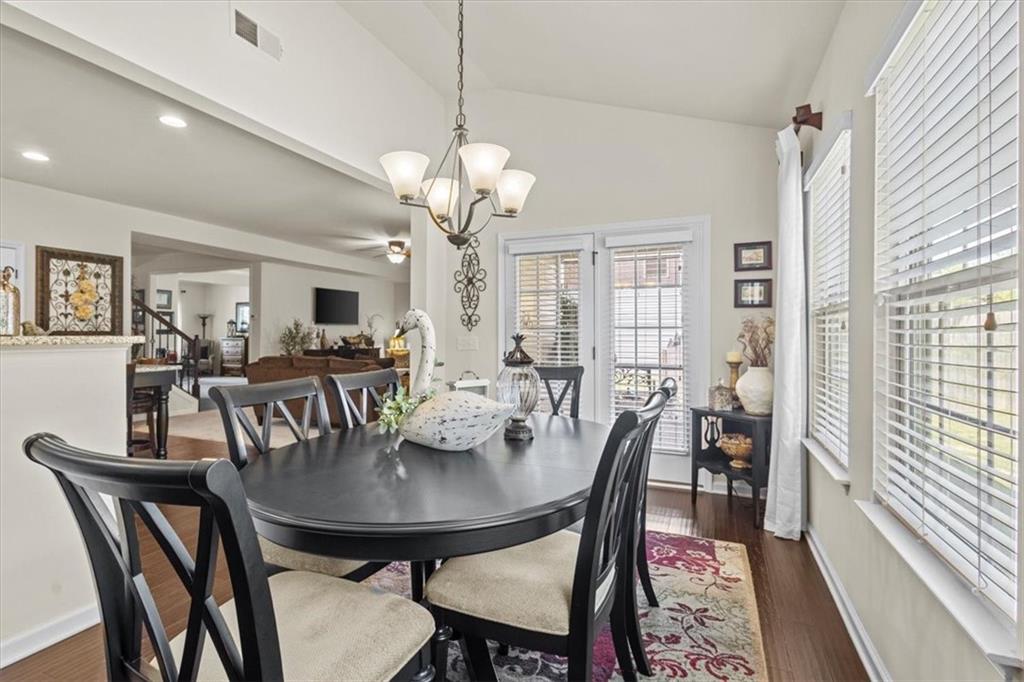 455 Shoreline Blvd Property Photo 13