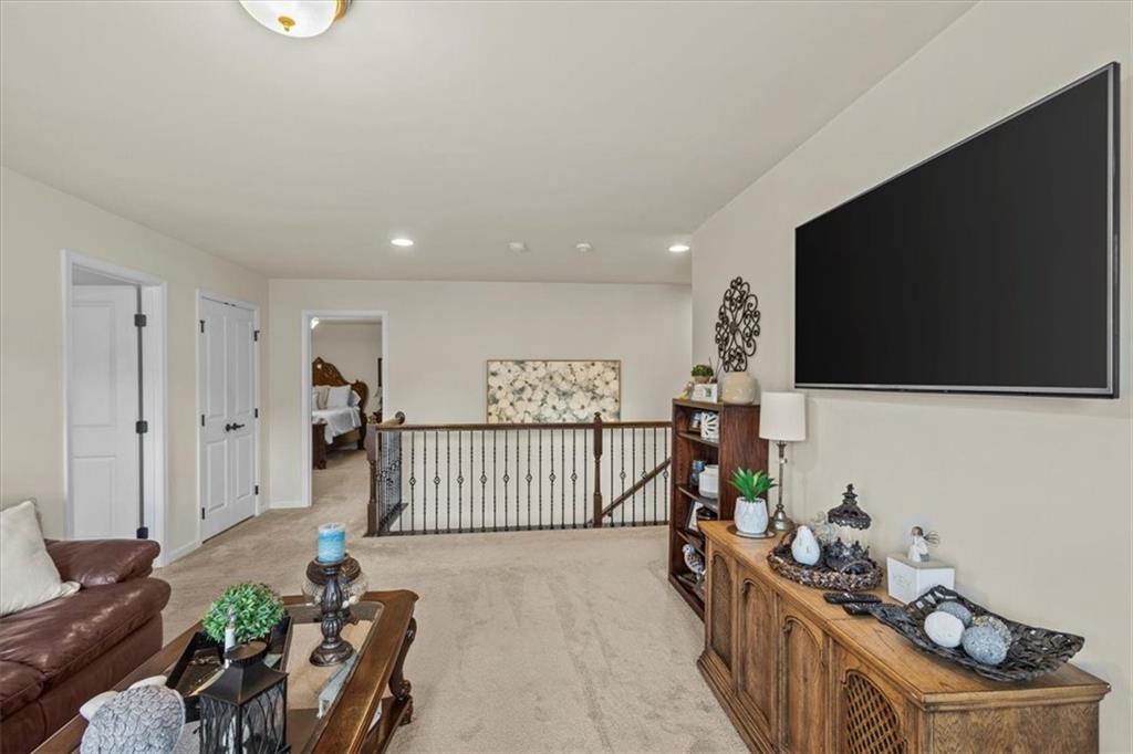 455 Shoreline Blvd Property Photo 16