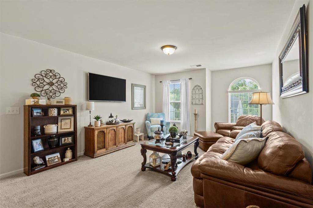 455 Shoreline Blvd Property Photo 17