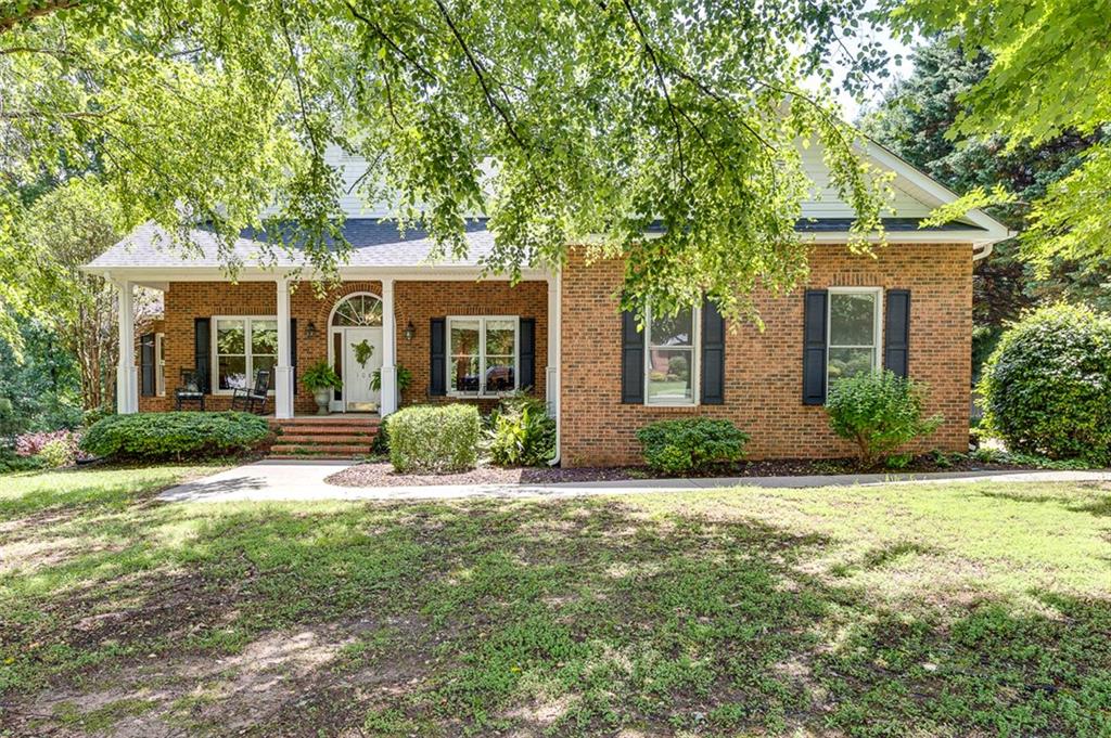 108 Engram Ln Property Photo 1