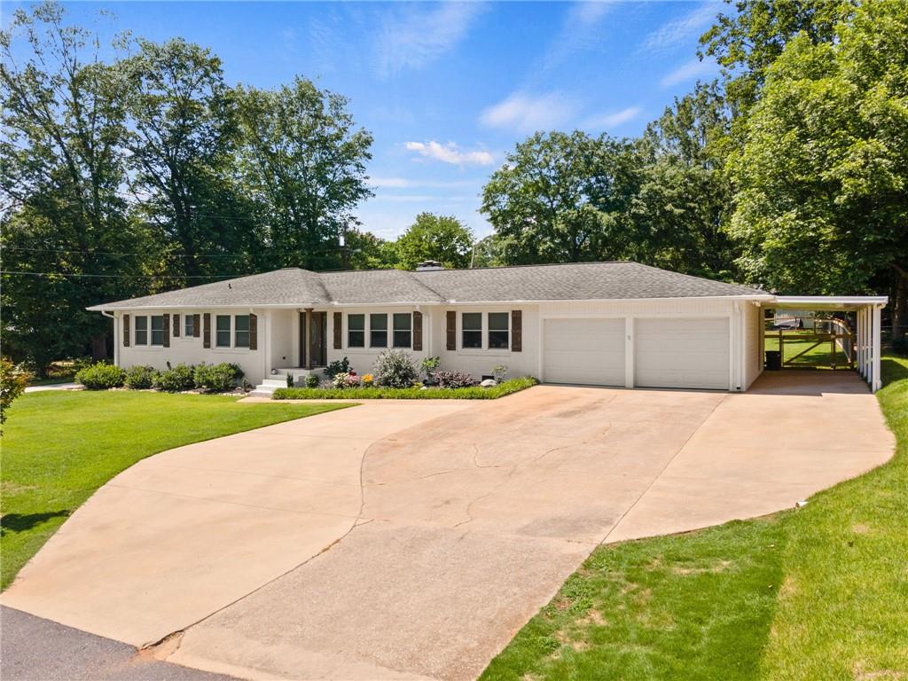 406 Binewood Ln Property Photo 3