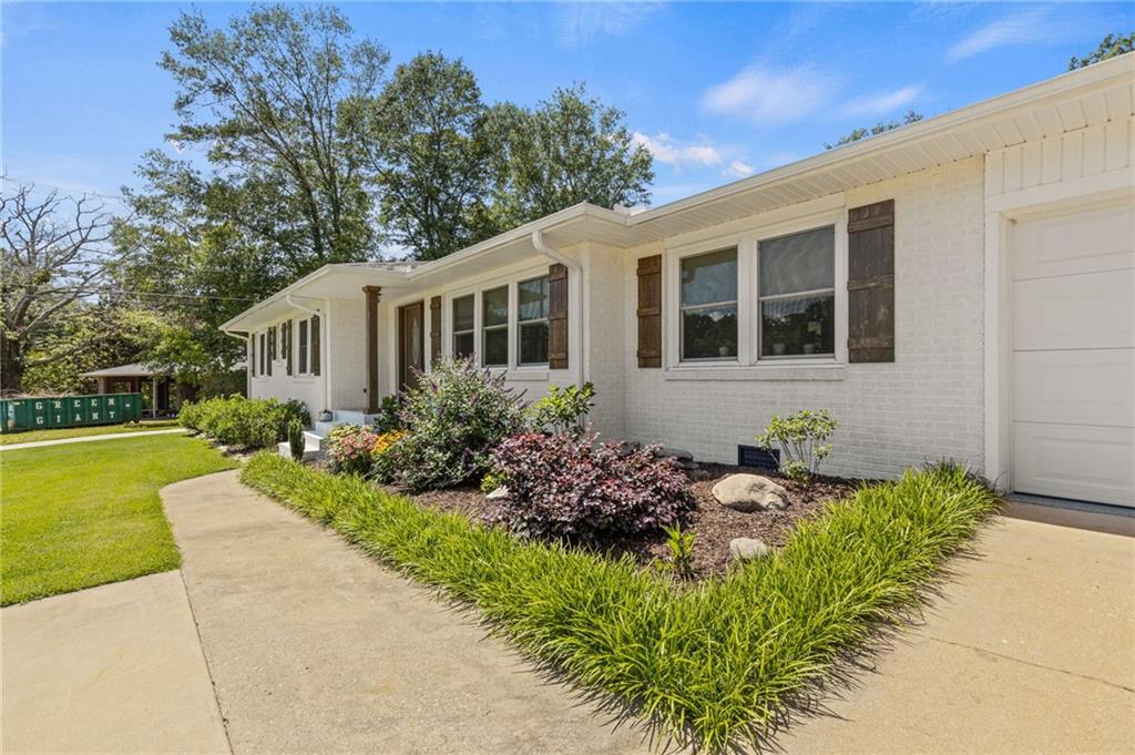 406 Binewood Ln Property Photo 4