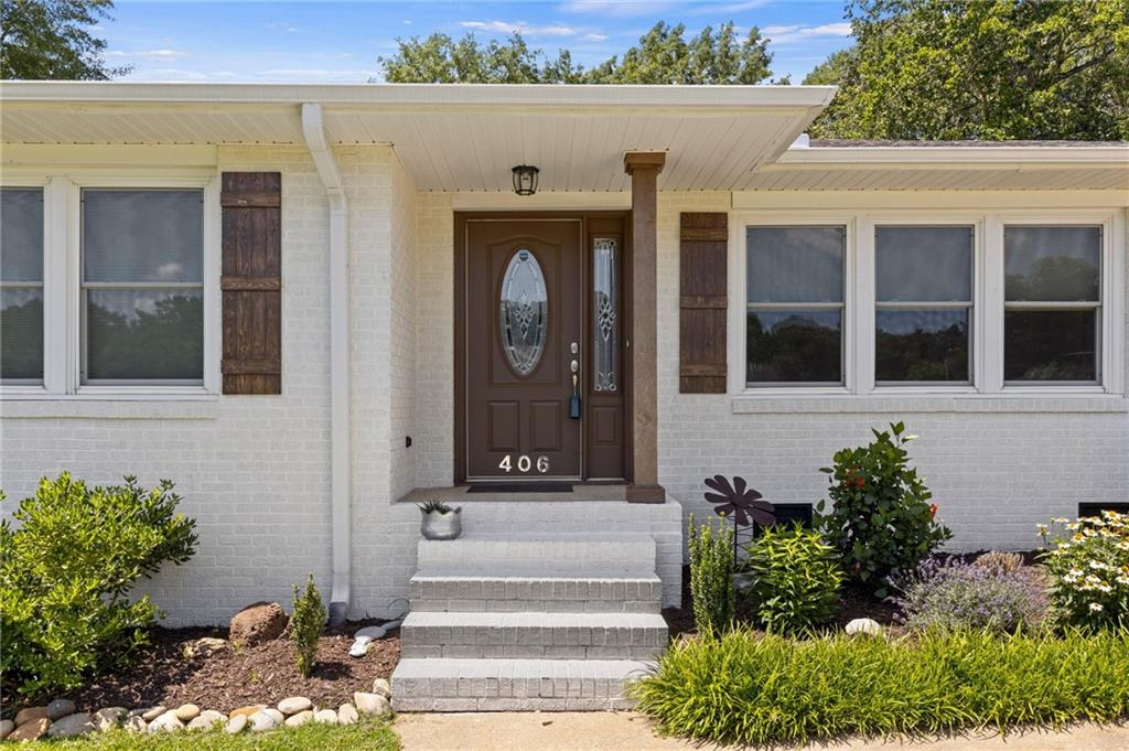 406 Binewood Ln Property Photo 5