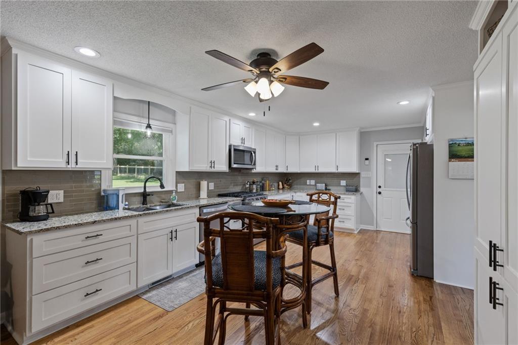 406 Binewood Ln Property Photo 13