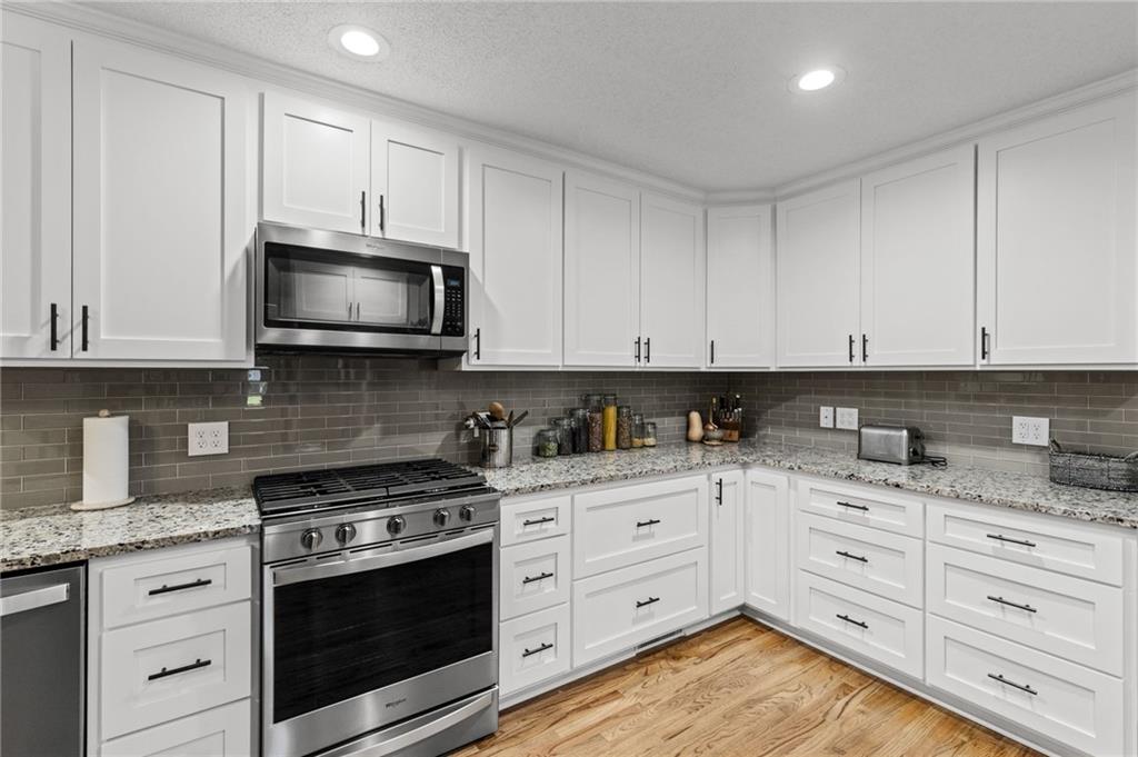 406 Binewood Ln Property Photo 15