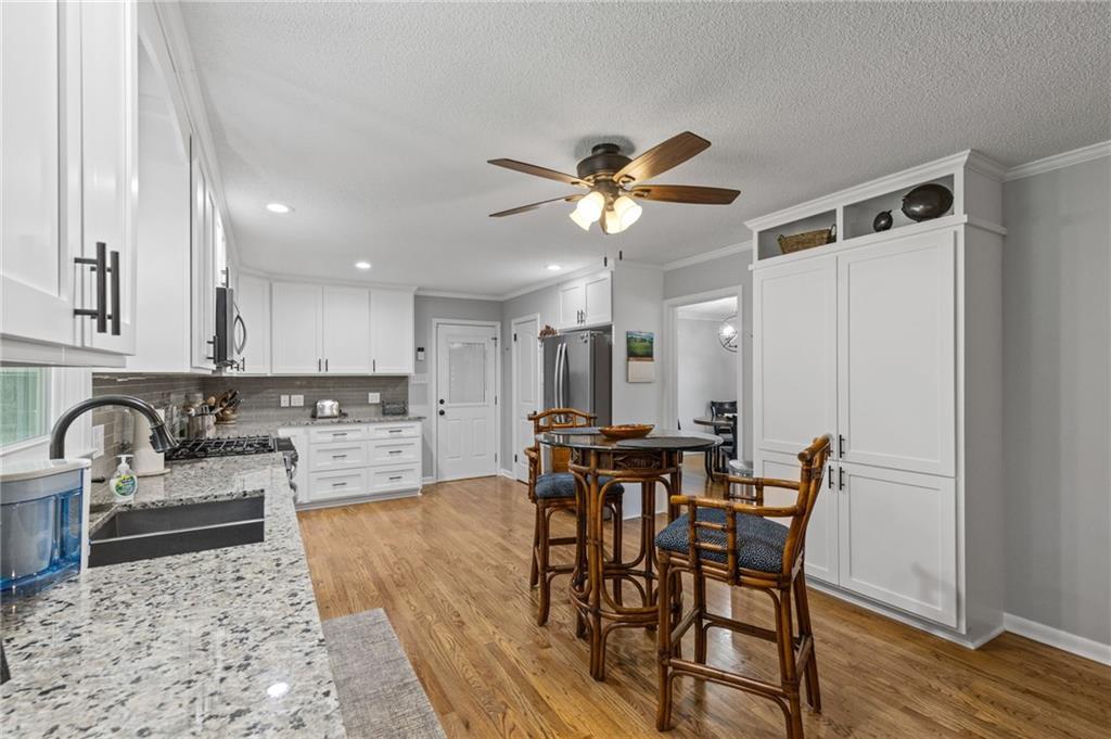 406 Binewood Ln Property Photo 16