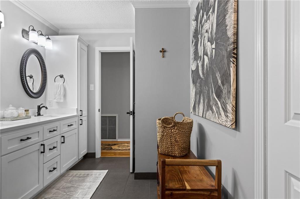 406 Binewood Ln Property Photo 22