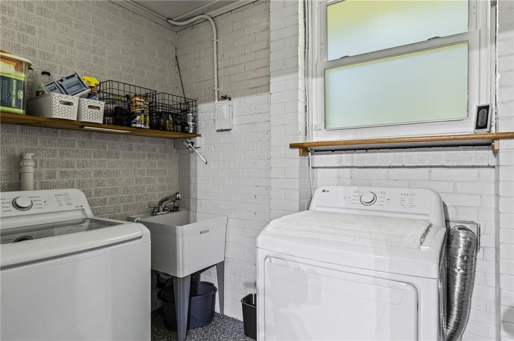 406 Binewood Ln Property Photo 33