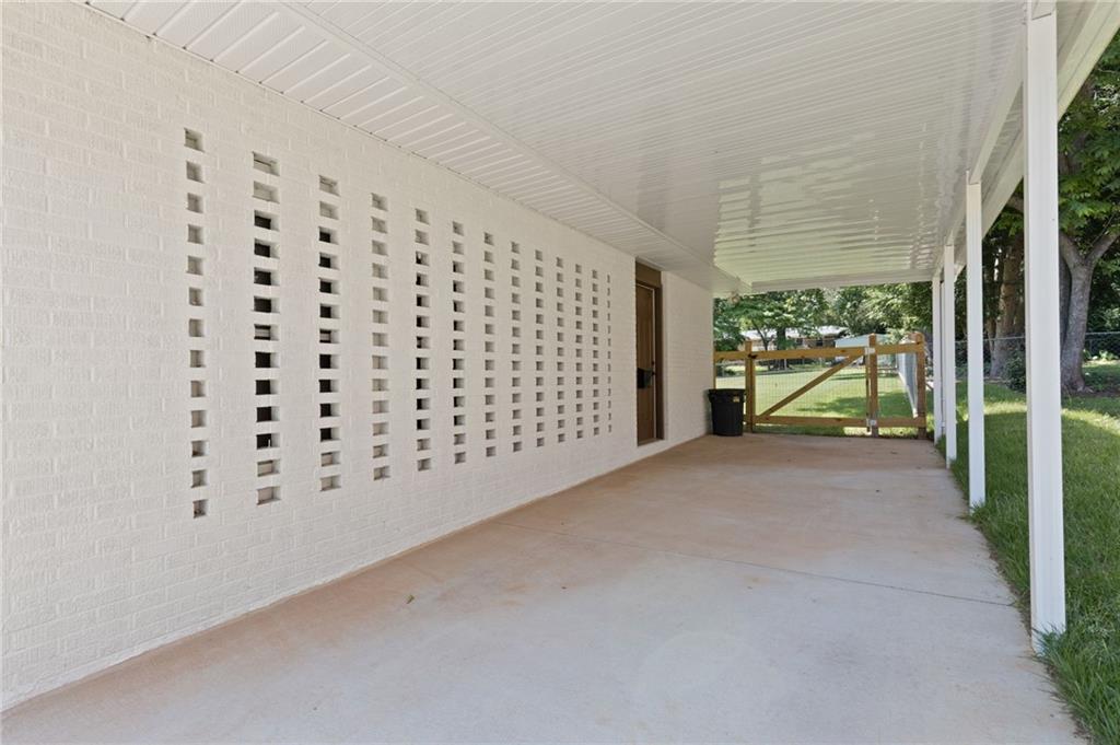 406 Binewood Ln Property Photo 35