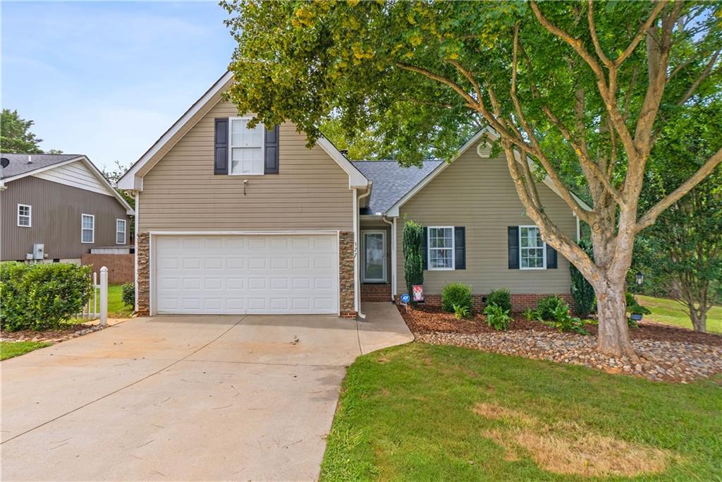 127 Ashwood Ln Property Photo