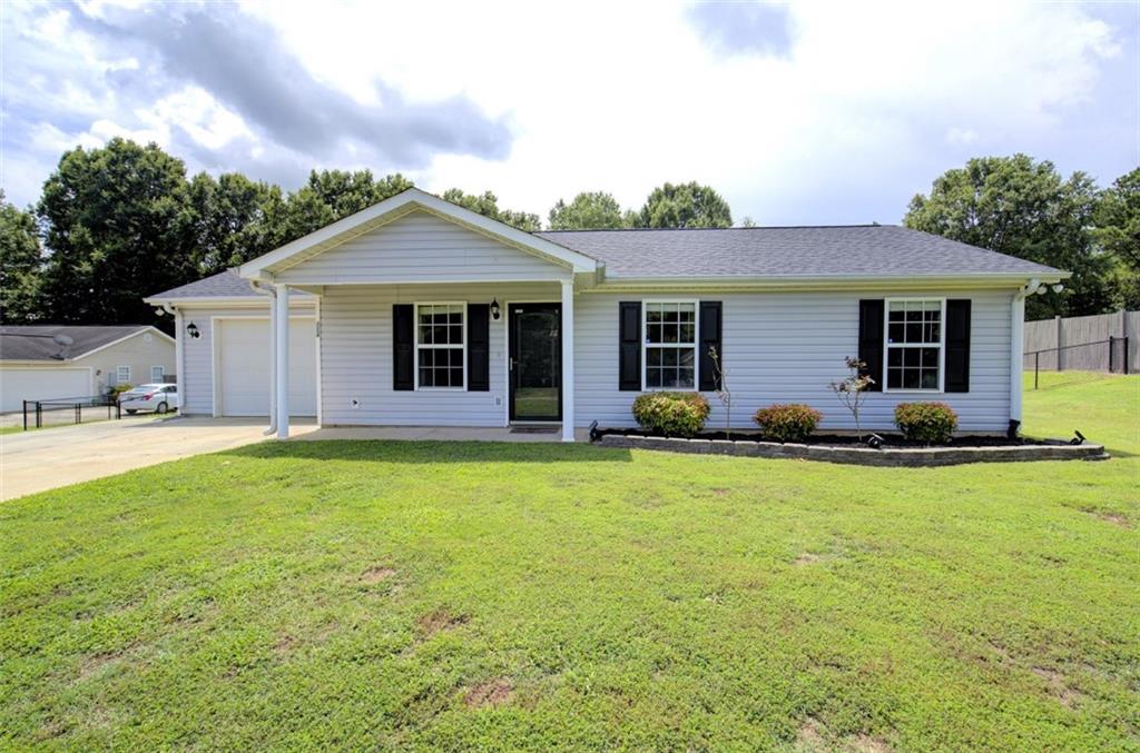 114 Bragg Dr Property Photo 1