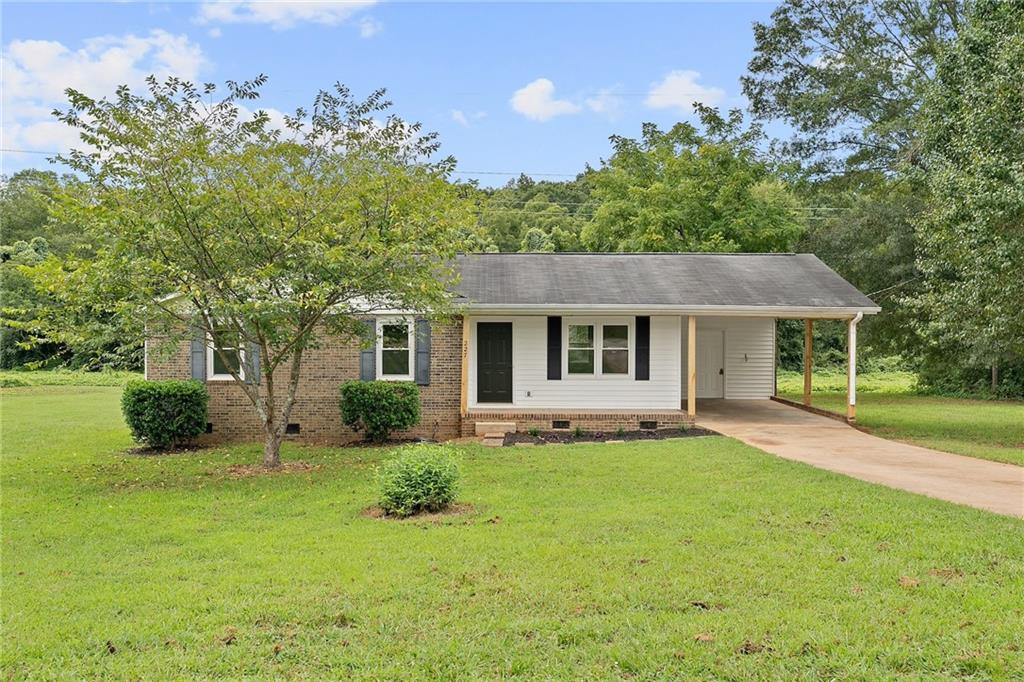 227 E Pinedale Rd Property Photo 1