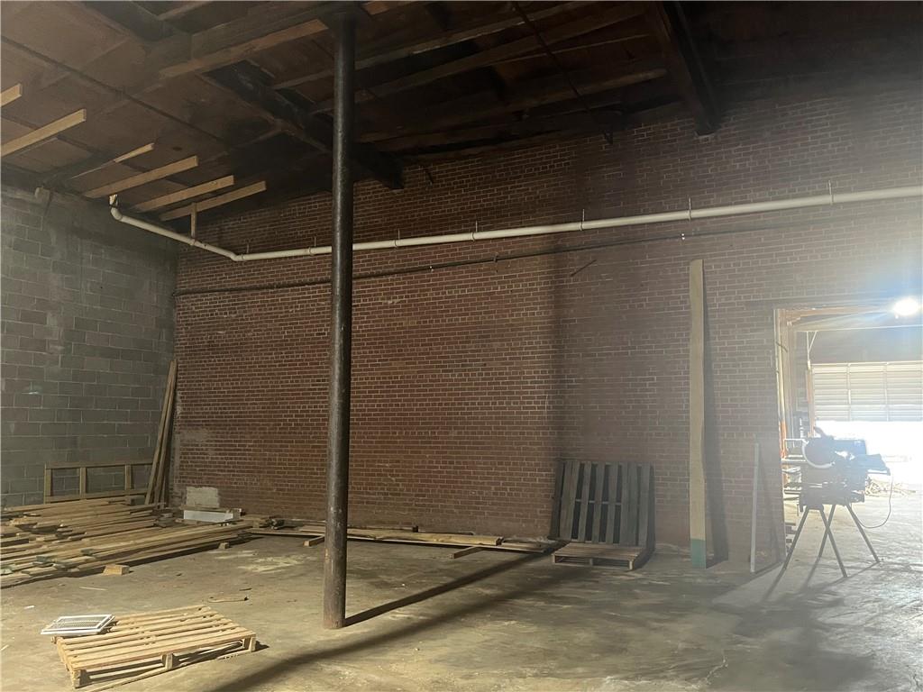 503 E South Broad St Property Photo 3