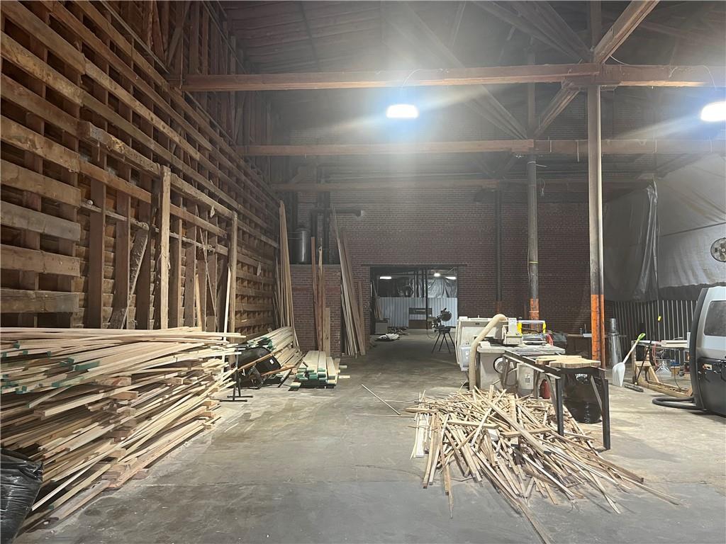 503 E South Broad St Property Photo 5