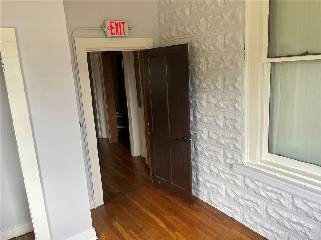 112 W Main St Property Photo 3