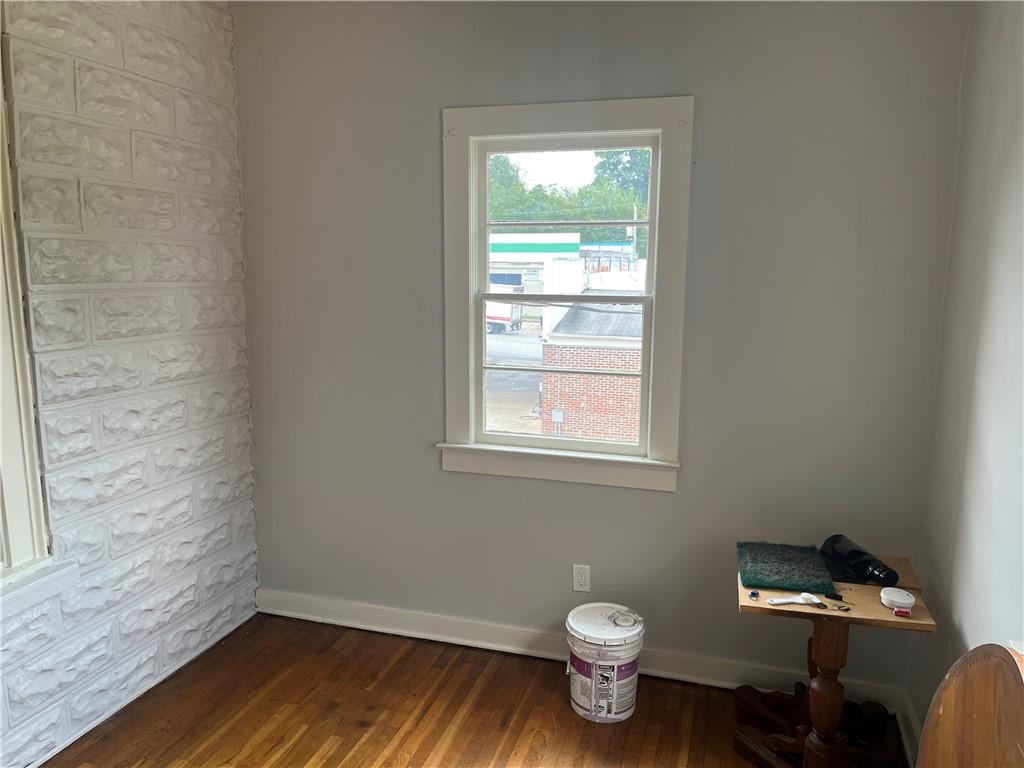112 W Main St Property Photo 4