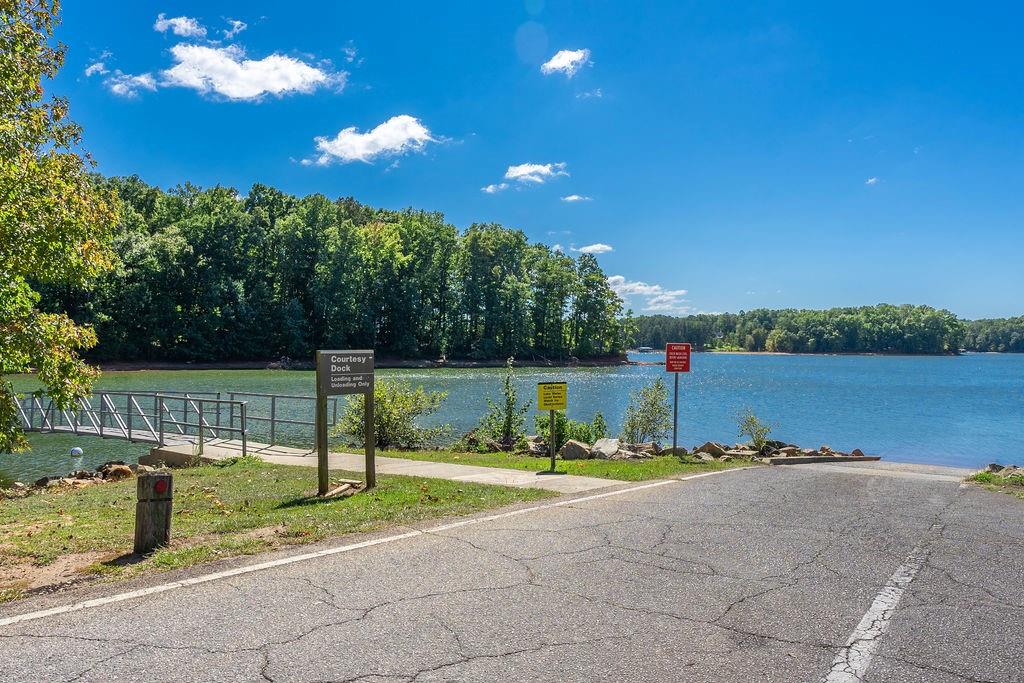321 Sweetbriar Trl Property Photo 13