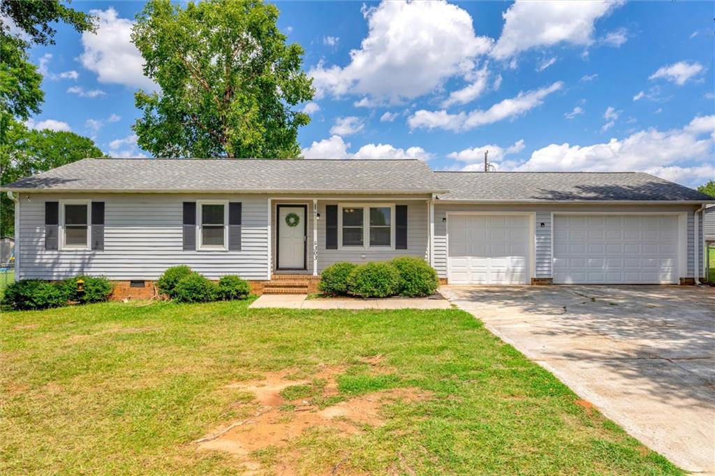 303 Kingsboro Rd Property Photo 1