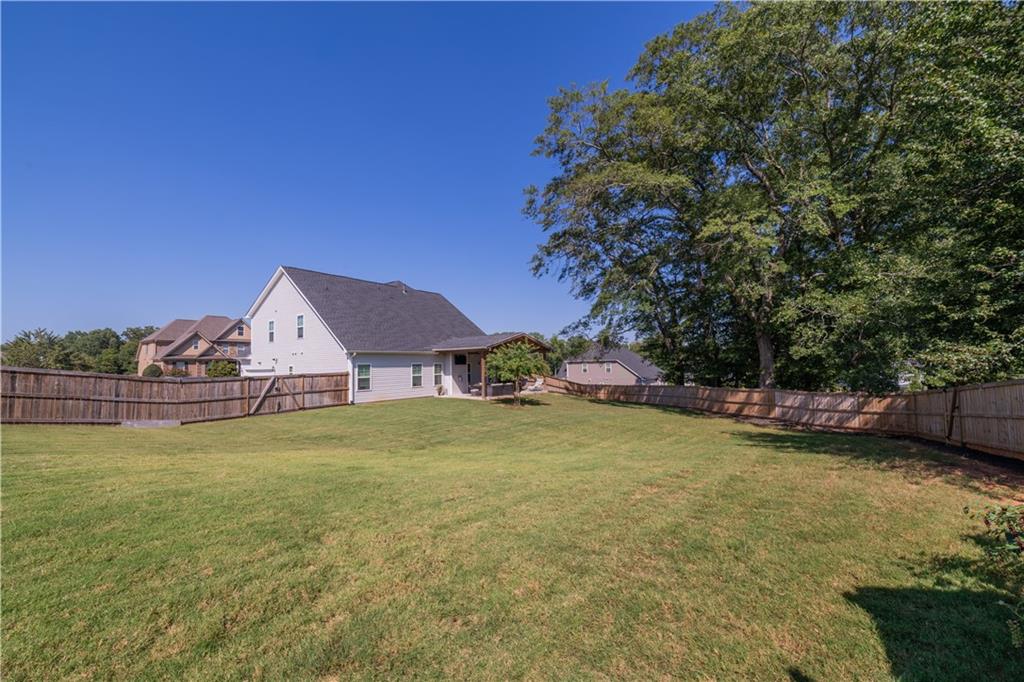 205 Avendell Dr Property Photo 4