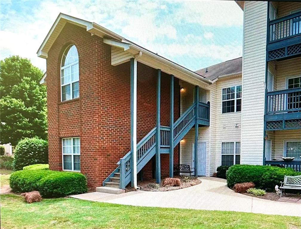 131 Wexford Dr Property Photo 1