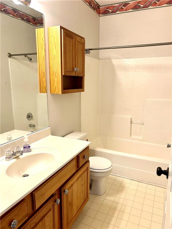 131 Wexford Dr Property Photo 3