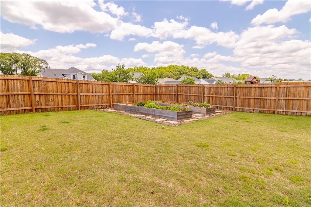 307 Valley Oak Dr Property Photo 9