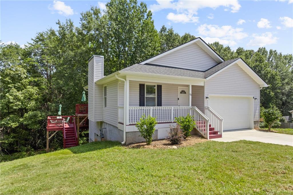 212 Hazel Dr Property Photo 3