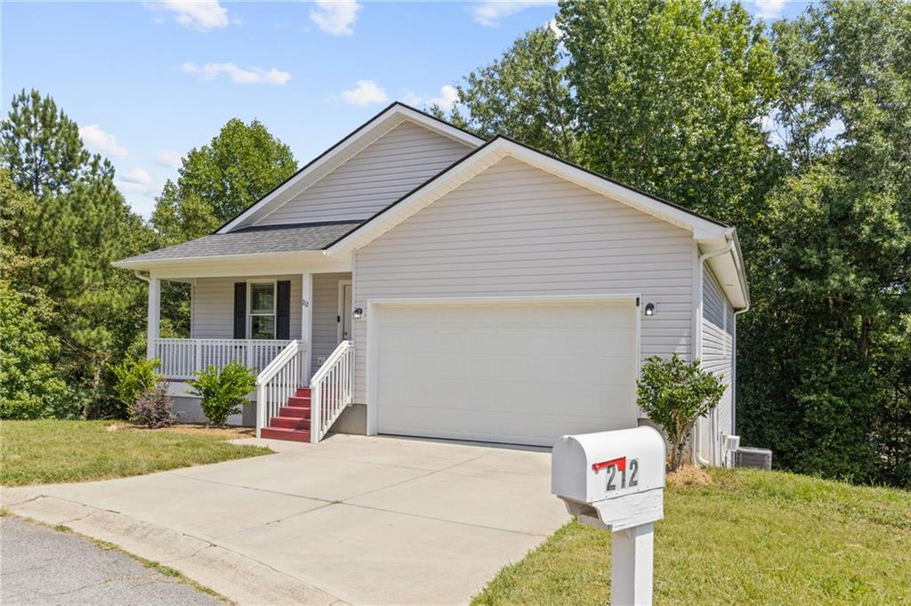 212 Hazel Dr Property Photo 4