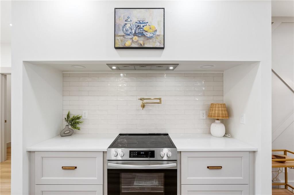 135 Woodley Rd Property Photo 8