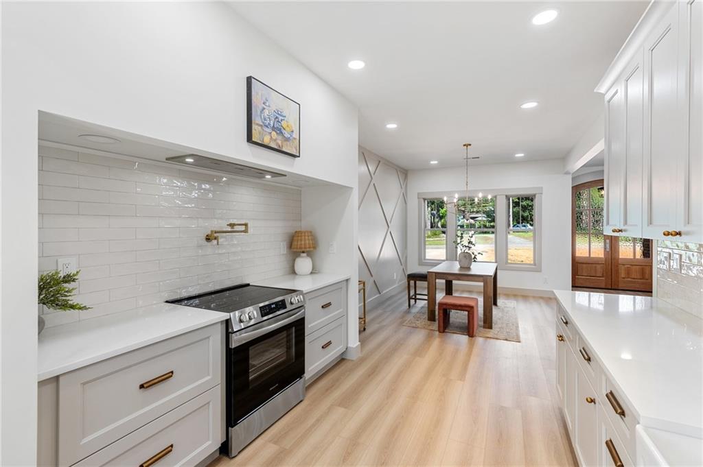 135 Woodley Rd Property Photo 12