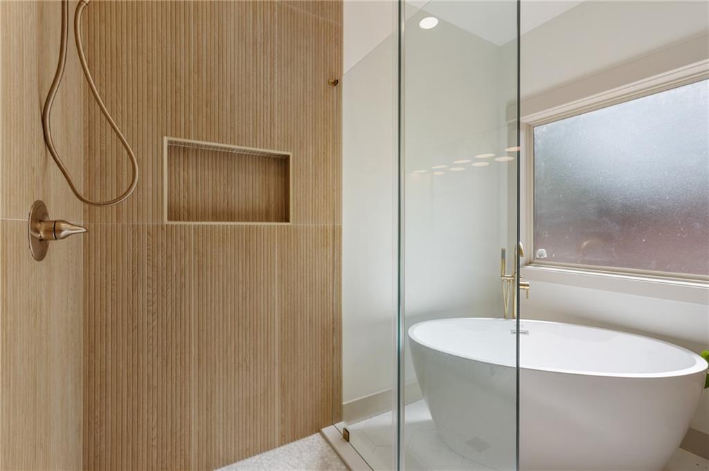 135 Woodley Rd Property Photo 14