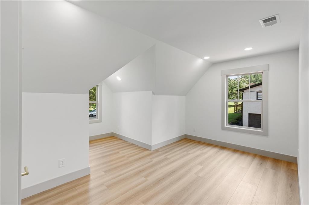 135 Woodley Rd Property Photo 19