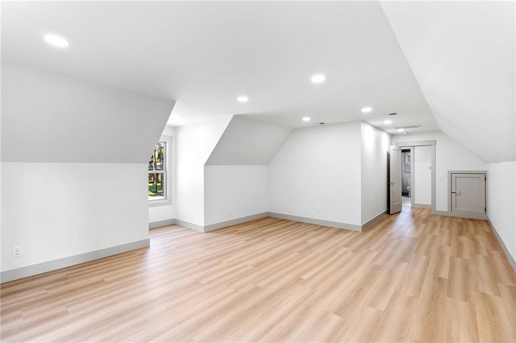 135 Woodley Rd Property Photo 20