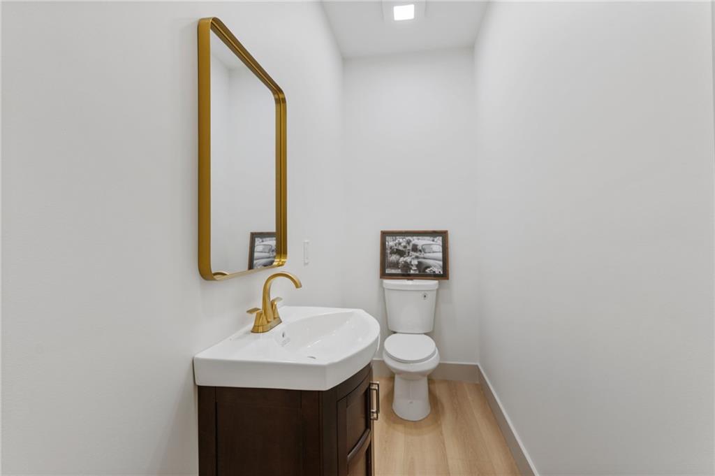135 Woodley Rd Property Photo 22