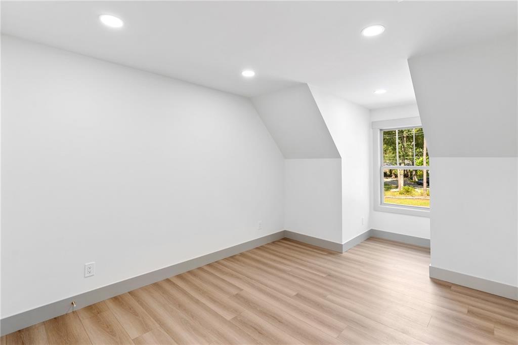 135 Woodley Rd Property Photo 24