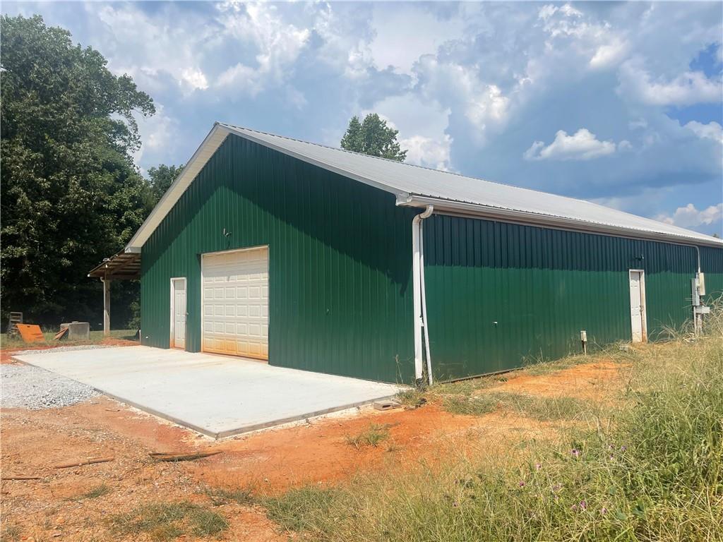 397 Springbrook Rd Property Photo 5