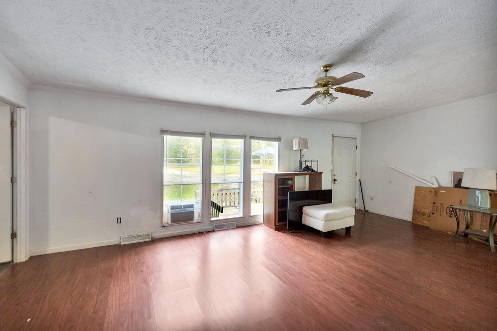 109 Killam Ln Property Photo 6