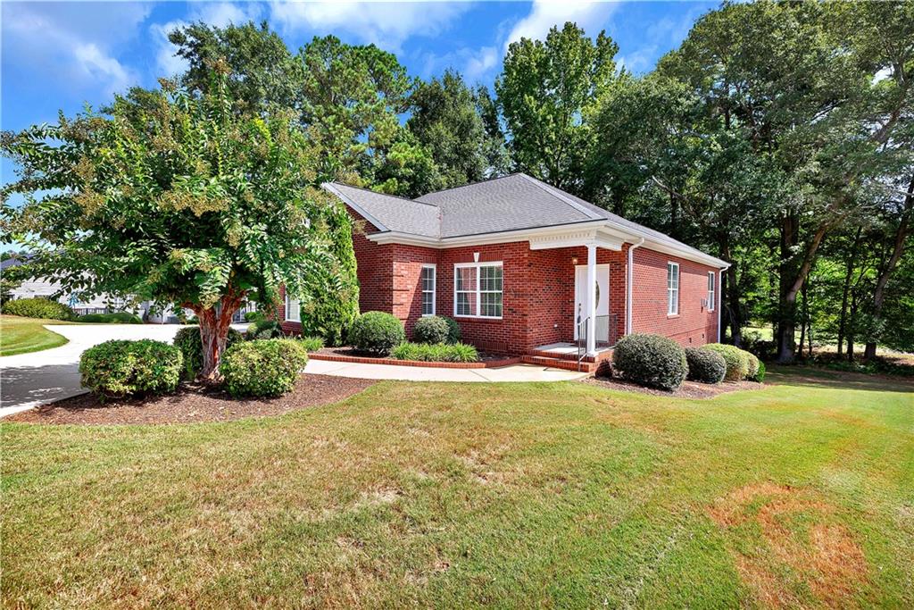 119 Green Chase E Property Photo 5